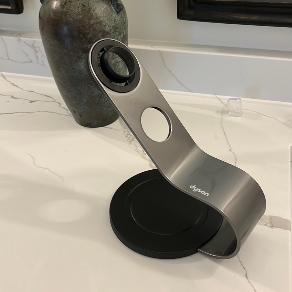 NIB Dyson Supersonic hair dryer stand nickel/black